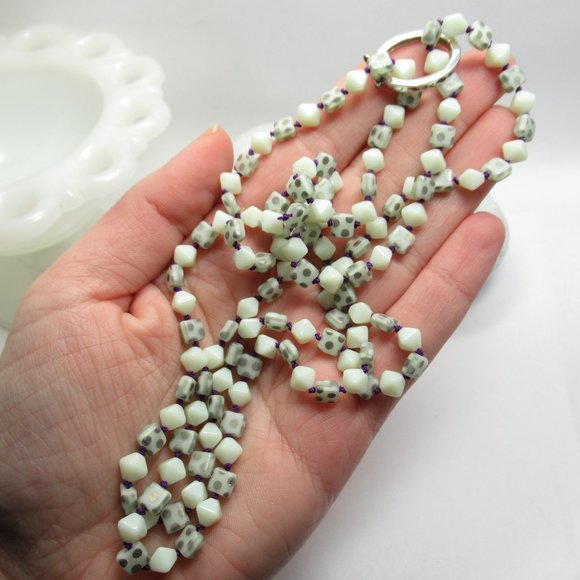 Hand knotted Uranium glass bead necklace - Picture 6 of 16